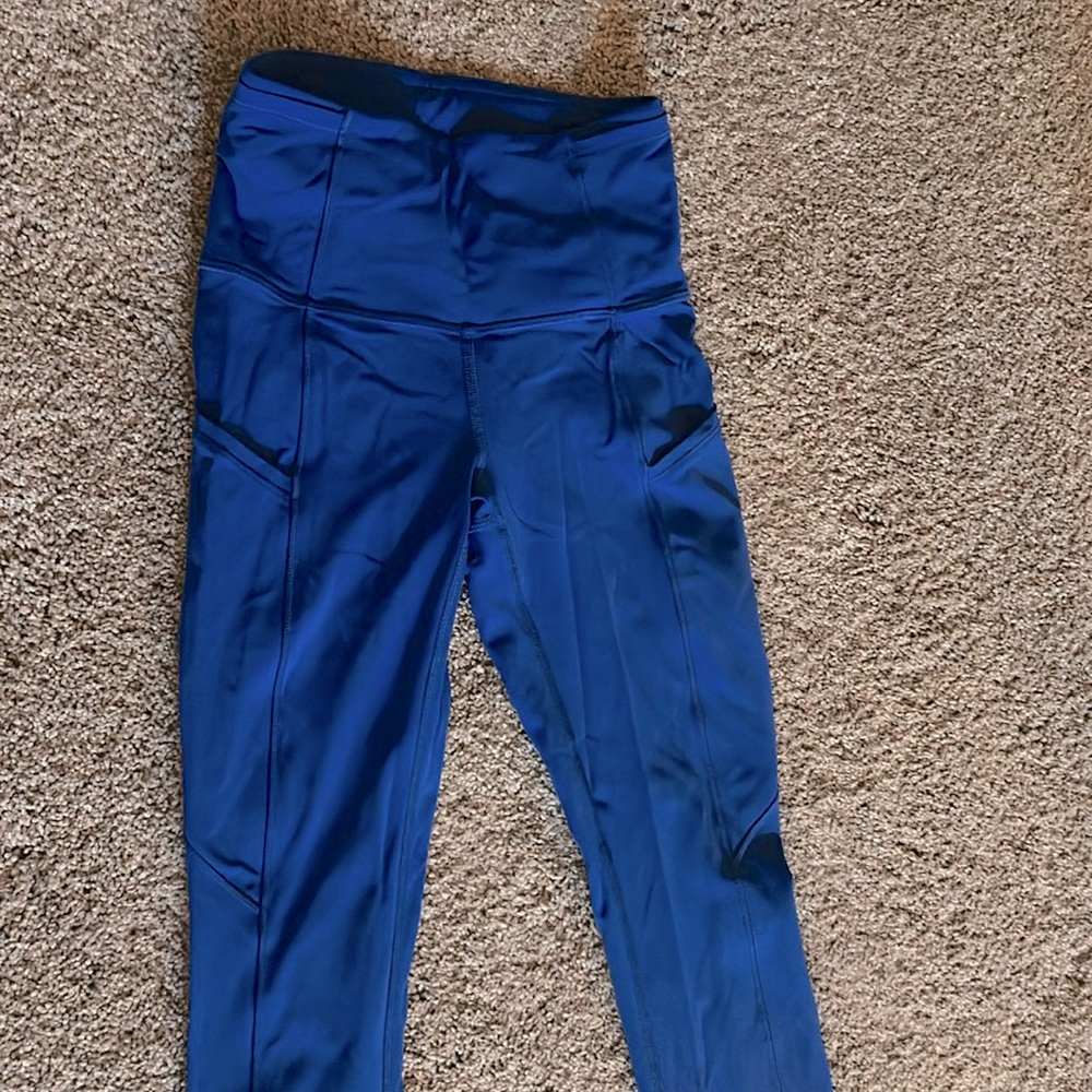 Size 0 Lululemon royal blue leggings with pockets 25”